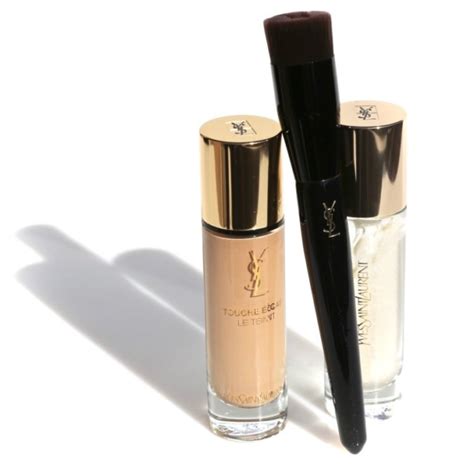 Yves Saint Laurent Le Teint Touche Eclat Fondöten & Blur Primer.